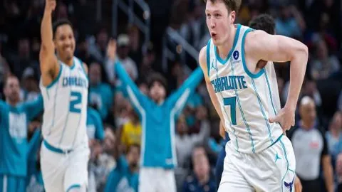 胡歌42岁不幸患肺癌，北京就医状况令人担忧，陪护女儿成心愿？工作室已回应